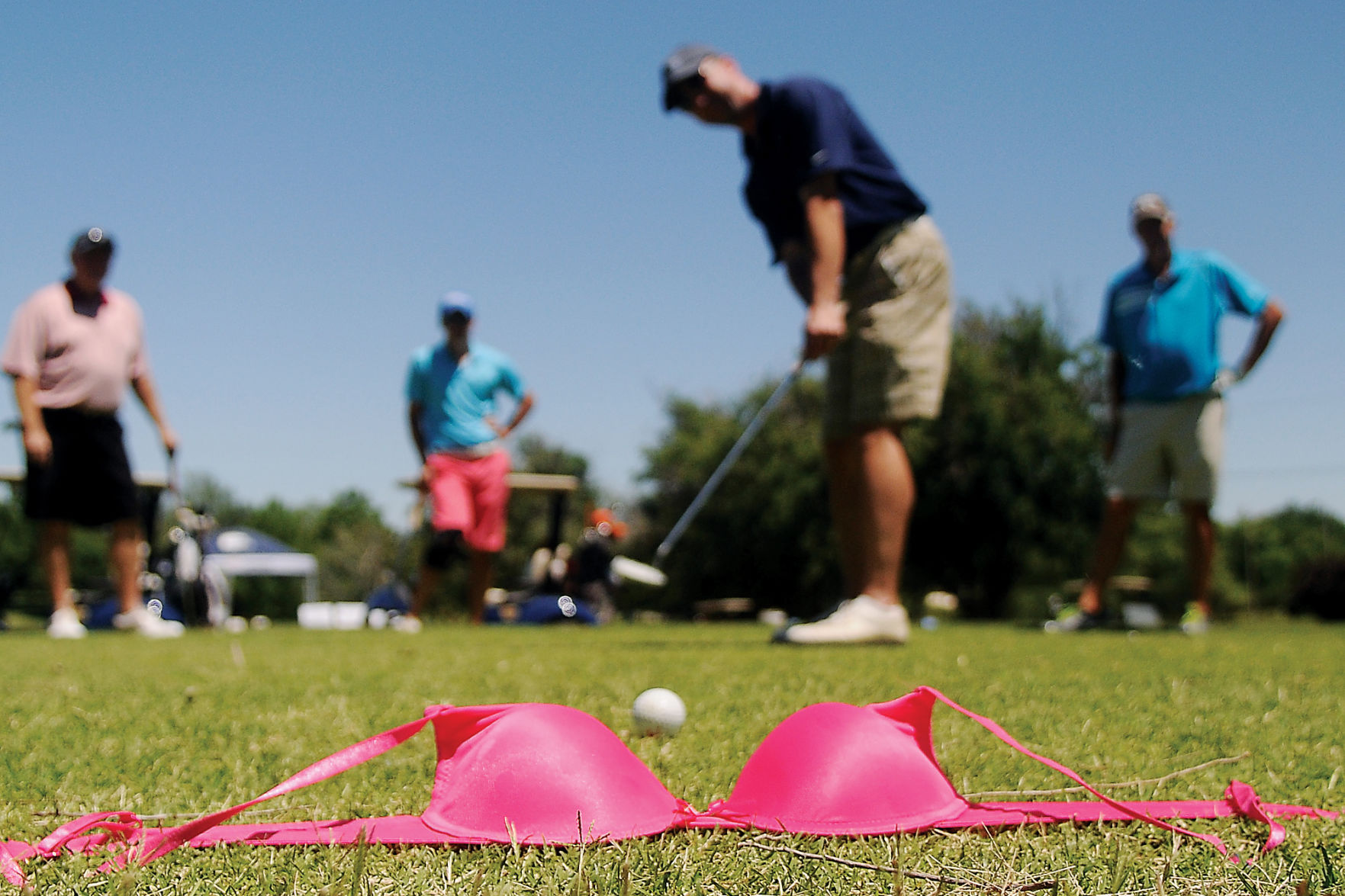 PUTT IN A CUP